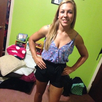 ellyhoar's profile picture. 