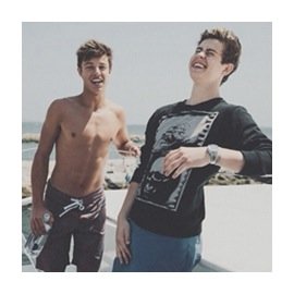 FOLLOW @regaldallas because i gave you a free follow & she follows back
