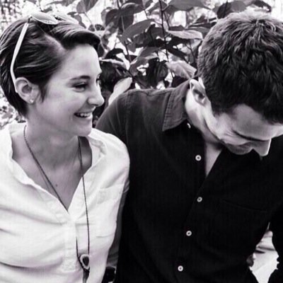 I RT STUFF ABOUT THE HUNGER GAMES  DIVERGENT AND DOCTOR WHO!