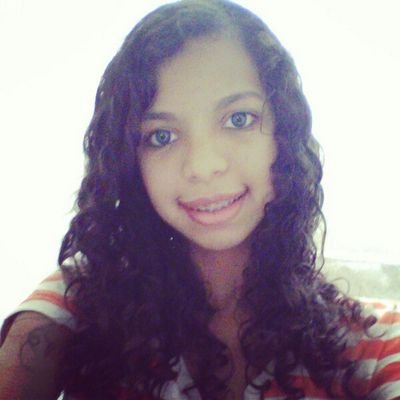Elα é ñ perfeitα, tem inúmeros defeitos.
Elα fαlα αlto, gritα, dá gαrgαlhαdαs, mas se fαz de tímidα.
Elα é sαntα, mαs sabe provocαr ★  #eu_aq.3