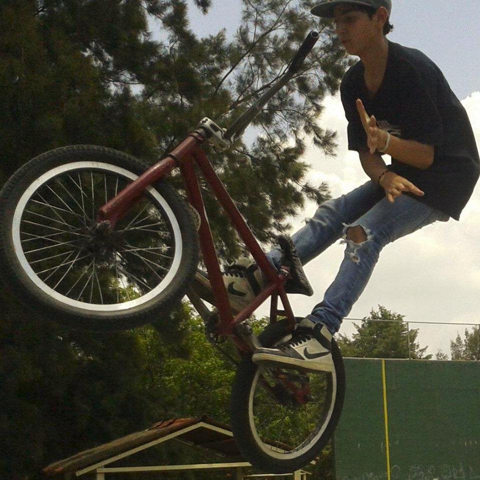 follow4follow                                                       mi vida es el bmx amo los deportes y pasar rato cn amigos