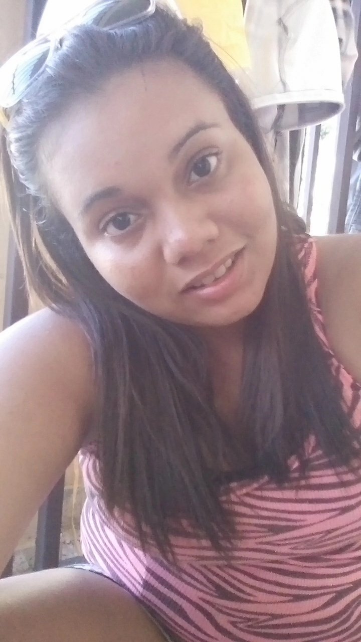 soy puertorriqueña me gusta mucho la musica y bailar