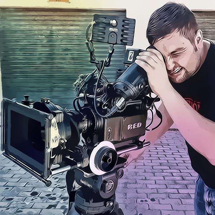 Técnico, productor, realizador audiovisual y estudiante de Publicidad y RRPP.