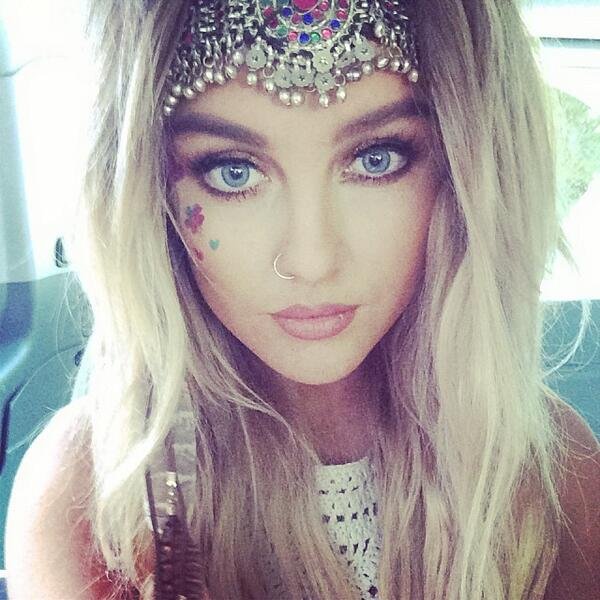 First french account about Perrie Edwards. Followed by Perrie's mum