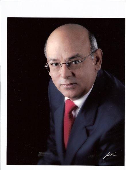 Exmiembro Cámara de Cuentas, exasesor Fciero Poder Ejectivo, exdirector de la Deuda Pública Interna