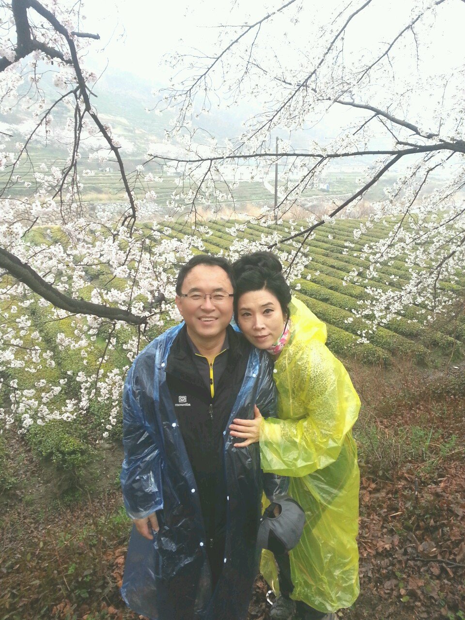 사단법인 한국미래청년포럼 대표, 2인산악회 회원, 두 딸과 부인과 함께 옹기종기 살고있음.