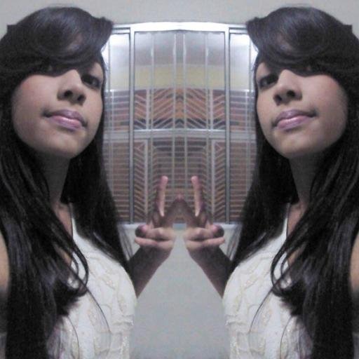  Que menina confusa, ela ri por fora e chora por dentro! :pp