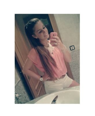 Y terminé a hostias con el puto amor. 17. BIZZLE. Esa rubia de ahí que fuma y bebe.