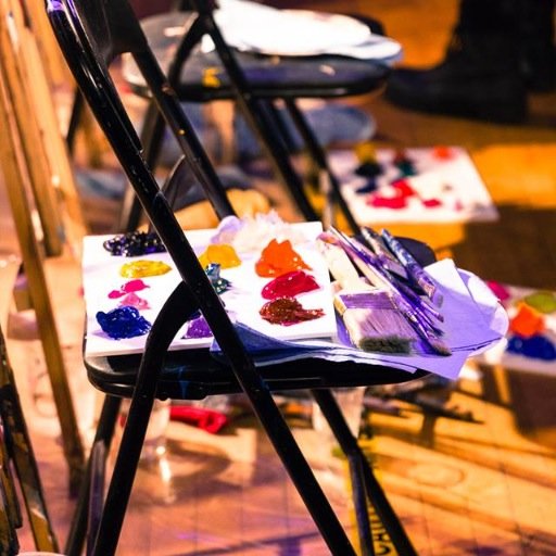 works of local artists, we enjoy engaging people of all ages and backgrounds. Not only an art shop, but a select variety of gems and healing crystals, gifts
