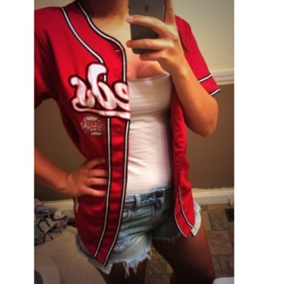 ✨ Avi is me ✨ baseball lover, cincinnati reds fanatic, softball player & cleat chaser ✨ ⚾️ http://t.co/2f5xv3bzqR ⚾️