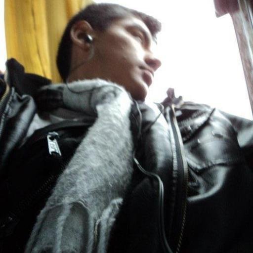 Estudiante de Derecho, ex-karateca, futbolista, escritor aficionado, amante del gym del rap y del blues. ¡Visca el Barça!.