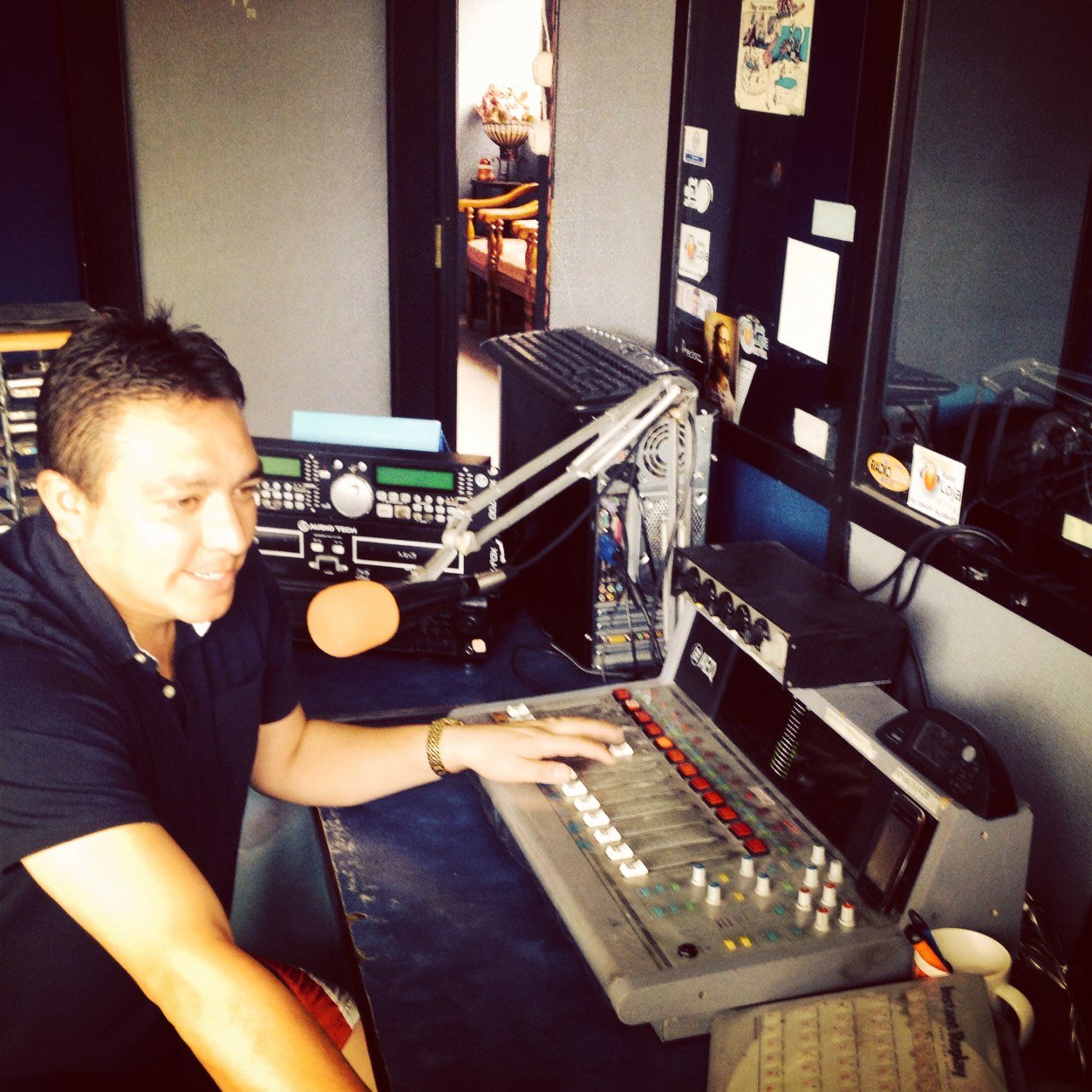 Locutor deportivo en #RadioLoja97.7 y presentador del prograna #CamerinoDeportivo y analista de la @eerssaoficial