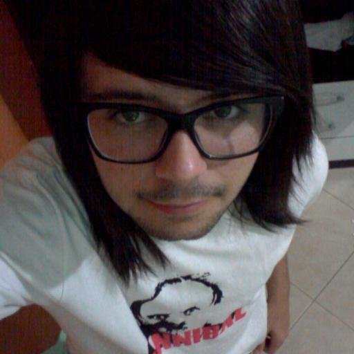 Carlos_felipe_B's profile picture. Sou de floripa, tenho 20 anos. E amo: Batman, animes, games e Café *u*