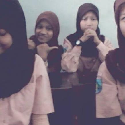 farah salsabil rahma | 02 Juli 2000 | going to JHS 7 jember | love son elf (˘⌣˘)ε˘`)