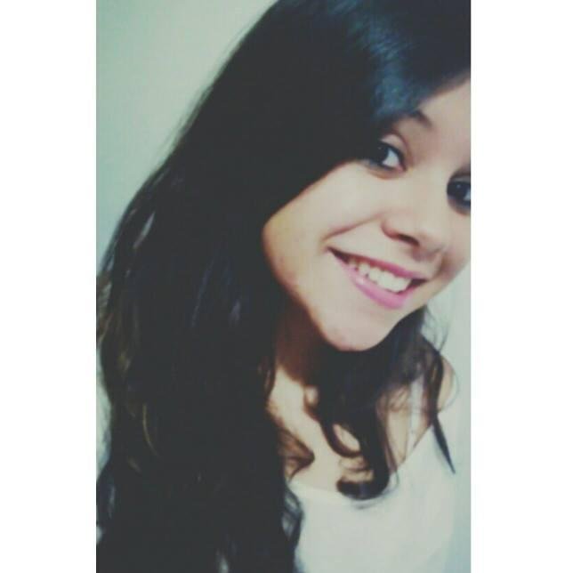 Sou como você me vê. Posso ser leve como uma brisa ou forte como uma ventania, Depende de quando e como você me vê passar. Clarice Lispector.