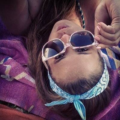 orgullosa d ser ALMONTEÑA y ROCIERA con to mis 5 sentios...Mi pasion son los caballos y cantar... adicta a la adrenalina