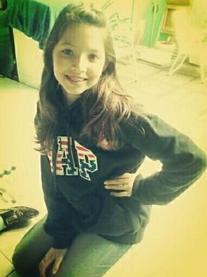 Menina risonha que ri e que sonha hahahahaha tmj gatinha / Giovana