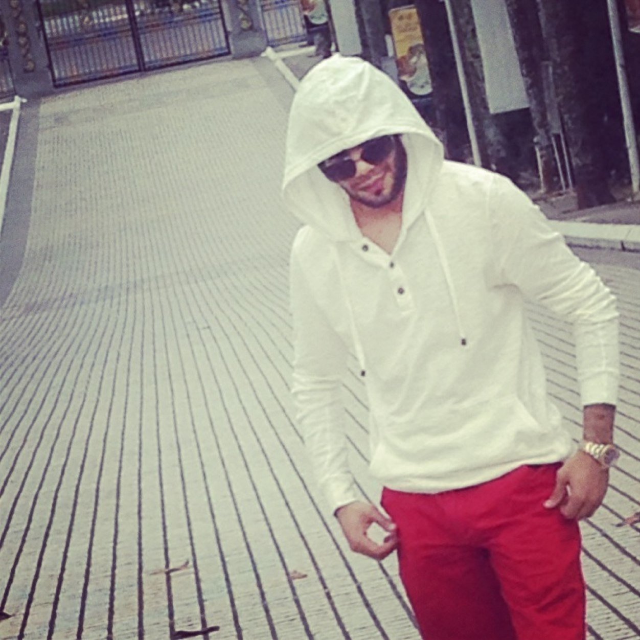 ! Yoسf 
︎ Kik : y_m_alnuaimi
︎ Pin : 28999467
︎ snapchat : y_alnuaimi