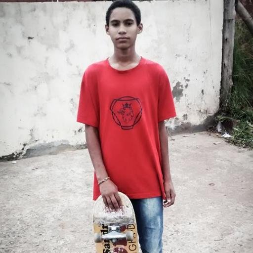 Filho de guerreiro a família vem primeiro, 
A rua me educou e me formou o verdadeiro , Eu vou que vou, vou com fé, vou com determinação
