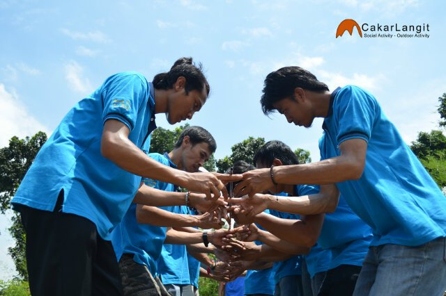 Villa Bukit Hambalang cocok untuk kegiatan Outbound, Gathering, Rafting, Outing, Agro edukasi, Paintball Dll. Hotline : 0816 3225 9555
