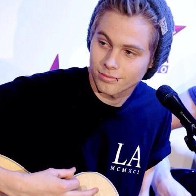 free follow from @fckmecal bc ily