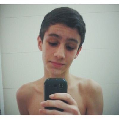 Cada um sabe a dor e a delícia de ser o que é.