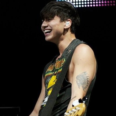 hi, can you please follow me on @ughb4nds, i'm trying to reach my goal and if you follow me, you can ask for a dm to michael :-) have a good day! ❤