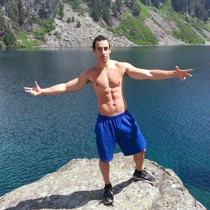 Instagram: @ArturZee | University of Washington Alumni | #NT