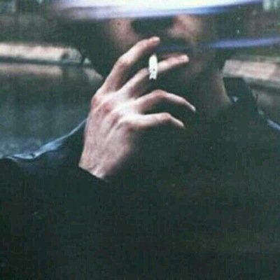 على الطاري.. أنا سيء فَ لا تغتر بِ أشعاري !