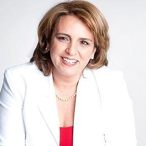 Assistente Social, sanitarista,. Foi prefeita de Registro até 2012. Atuou no Ministério da Saúde no governo Lula e  do governo Dilma com  Ministro Padilha.