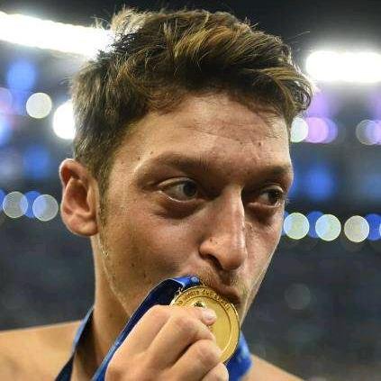 THIS ACCOUNT IS NOT ACTIVE. THANK YOU. AND PLEASE.. ALWAYS SUPPORT MESUT ÖZIL TO BE THE BEST.
