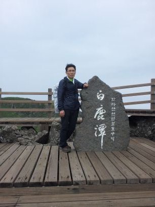이 어두운 세상에 희망이라는 단어가 없다면 어떻게 살까?