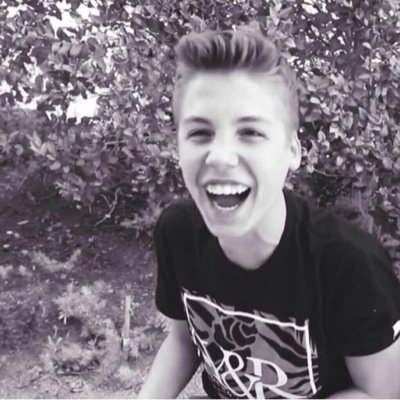 could you please follow @cvrtah it would mean the world to me. Also ask for a dm to Grant, Nash, Carter, Shawn, Jacob, Justin Bieber, Brent if you want