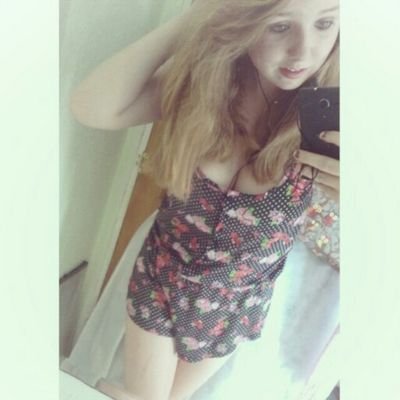 17//single//I follow back//yesterday is history, tomorrow is a mystery//snapchat laurencrooks97x