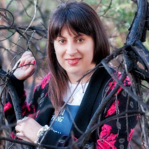 mandikont's profile picture. 🔮 Writer. Dreamer. Creativity Maven. Lighting Designer.    🎓 BA. BWAP. MCRW.   👩🏻‍💻 Faded Fragments   🎙 The Writing Apothecary     📝 Latest Post 👇🏻