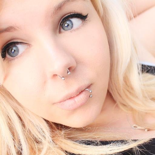 Rachiee_Bear's profile picture. One beautiful partner
Two beautiful Children
Anyone know where I can get a Bengal :)