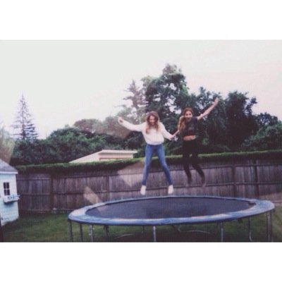 FRlENDSHlPGOALS's profile picture. DM/tweet me photos of your friendshipgoals