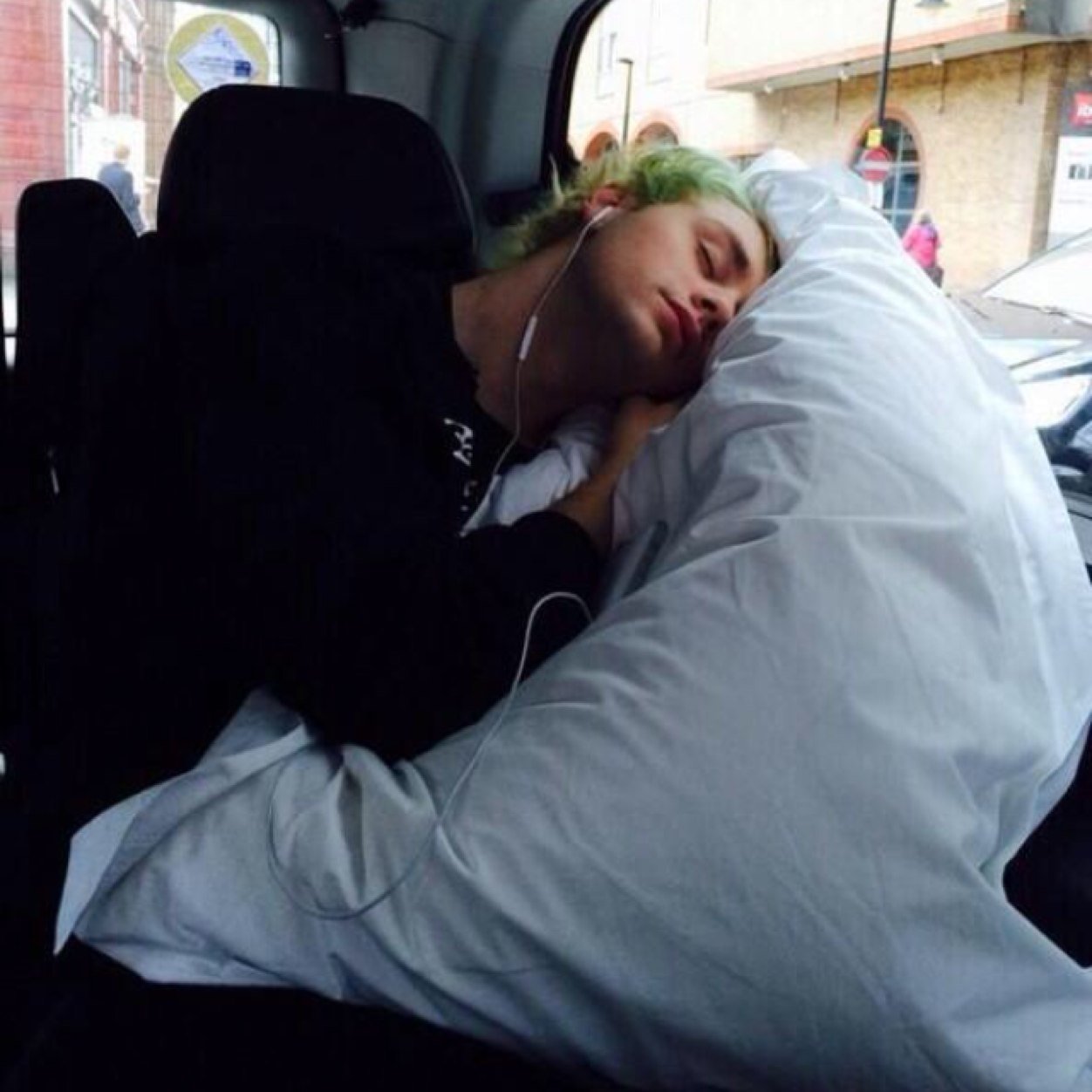 #vote5sos !! they deserve it :)