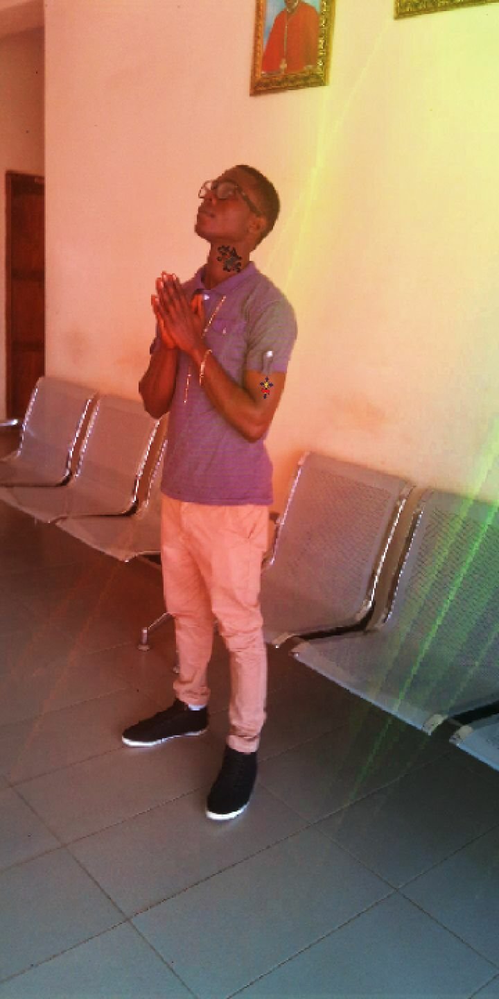 Am dark in complexion and average tall and hondsome .a caring and loving guy