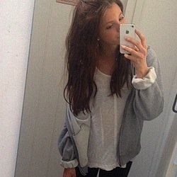 Sono Cassie e sono qui per ascoltarvi perciò i dm sono sempre aperti ily x