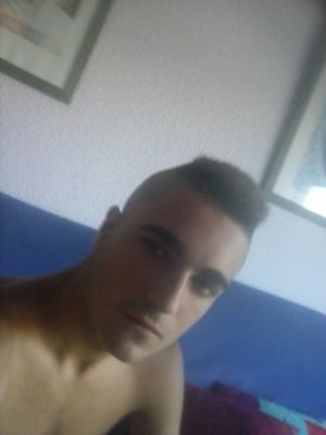 17. Se me moja la mora y el mechero no tira y me rompi la cara por zorras que no lo merecian.