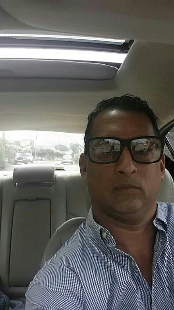 Experto en leyes(las mias) ingeniero y arquitecto(de mi propio destino) dibujante (de muchas sonrisas) escultor (de mi camino) veterinario(de mis amigos) Dios 1