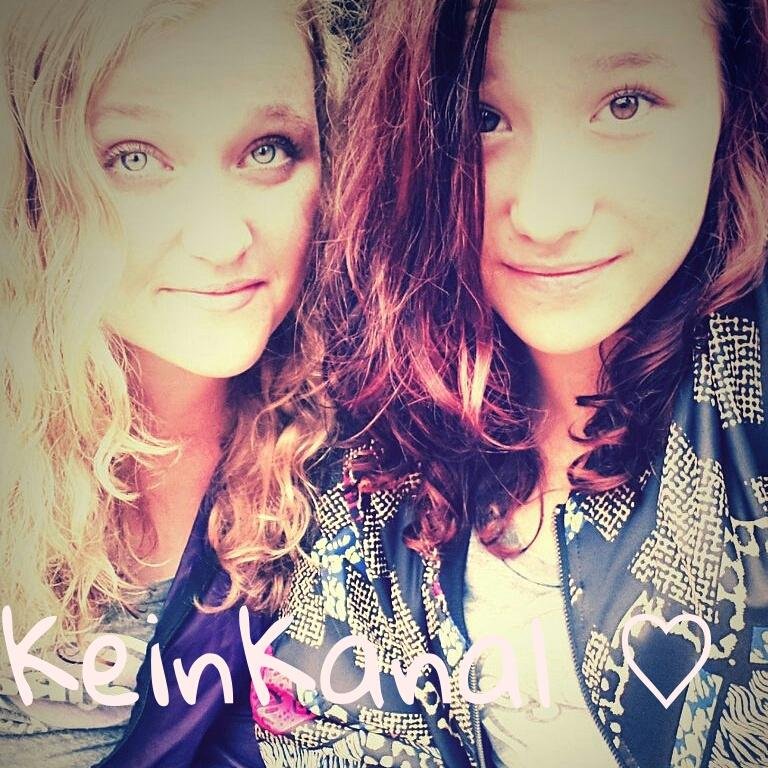 Wir sind Fiona & Lena aka. KeinKanal und machen Videos auf YouTube.