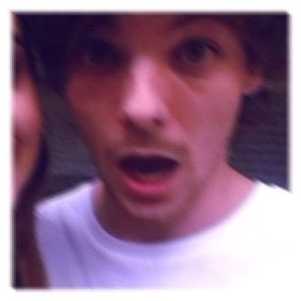 FOLLOW @bloushire AND @85sniall LOVE YA!!!