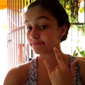 Sou casada com o mahonie '  
Rouba doces 
Amo dormir 
Snap : dudak9l3
Facebook ; maria eduarda machado monteiro 
Whats : 982324764