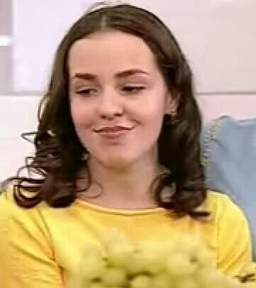 Sou uma garota boa e ingenua, melhor amiga de Junior, Sandy, Gustavo, Ritinha e outros. Estudante do colégio CEMA e bem inteligente. Apaixonada por Basilio