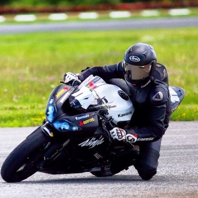 realwhitepants's profile picture. 