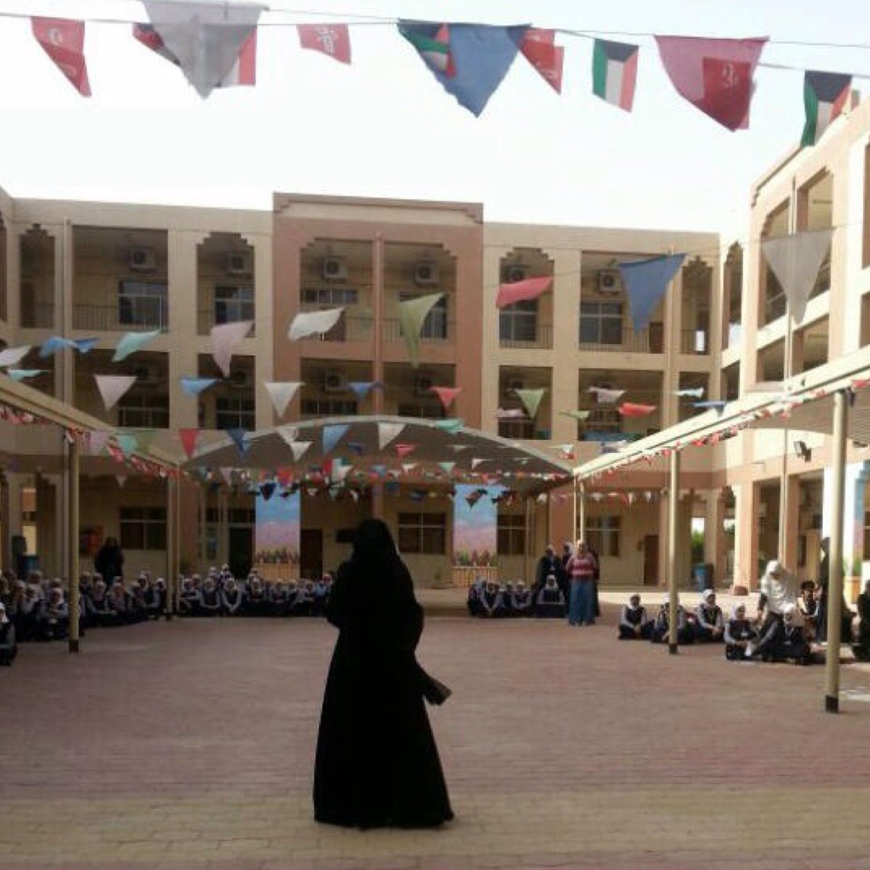 B_R3ji's profile picture. فتاه مسلمه ولدت بـ نوفمـ88بـر قانونيه طالبة دراسات عليا خادمه بالدعوه تكليفا لاتشريفاً محبه لديني ووطني وقبيلتي فخر ليس عنصريه هنا أنثر بعضا مني ع هيئة حروف❤️