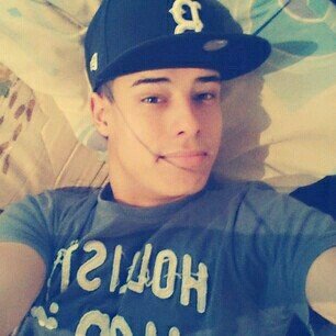 foco fé e força..As críticas não me abalam ,e os elogios não me iludem... Sou o que sou,não o que dizem ,-- .. !!! sumemoo. .