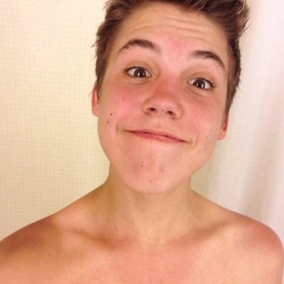 could you please follow @cvrtah it would mean the world to me. Also ask for a dm to Grant, Nash, Carter, Shawn, Jacob, Justin Bieber, Brent if you want
